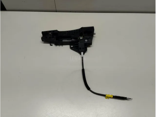 Кронштейн ручки для  Cadillac Escalade II 2000-2006