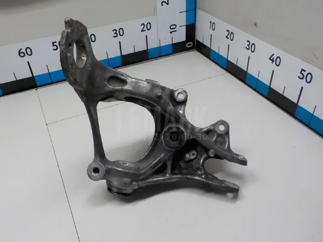 Кулак поворотный задний правый для  Audi 80/90 [B3] 1986-1991