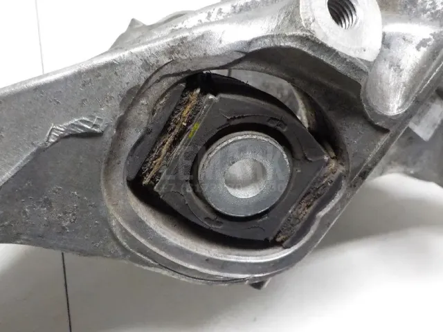 Кулак поворотный задний правый для  Audi 80/90 [B3] 1986-1991