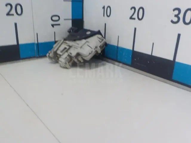 Замок двери задней левой