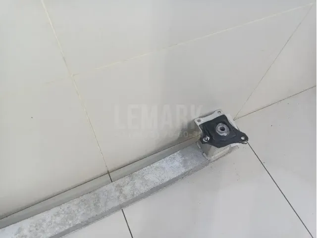Усилитель заднего бампера