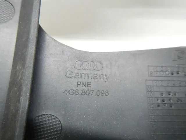 Направляющая переднего бампера правая для  Audi A3 (8L1) 1996-2003