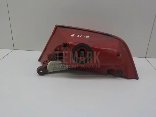 Фонарь задний наружный левый для  Cadillac Escalade II 2000-2006