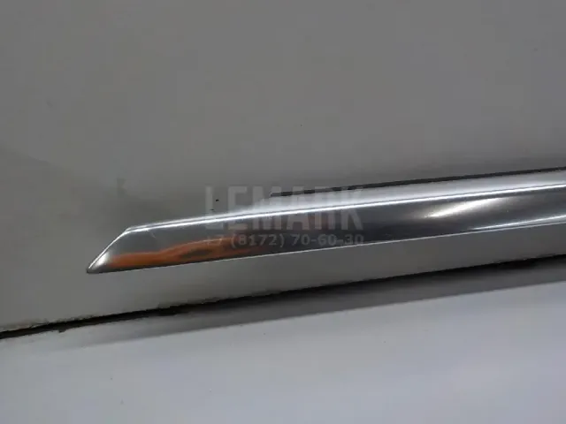Накладка стекла переднего левого для  Cadillac SRX 2009-2016