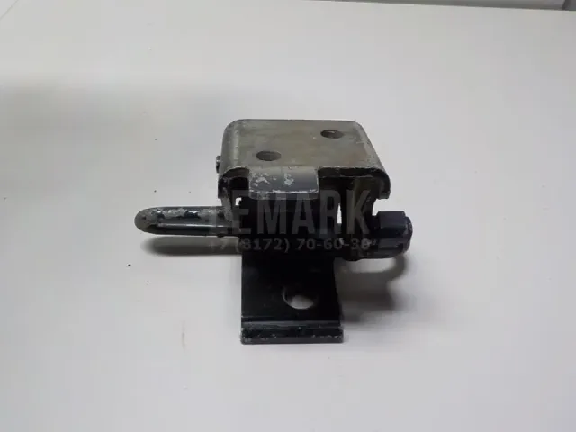 Петля двери передней правой нижняя для  Ford Maverick 1993-1998