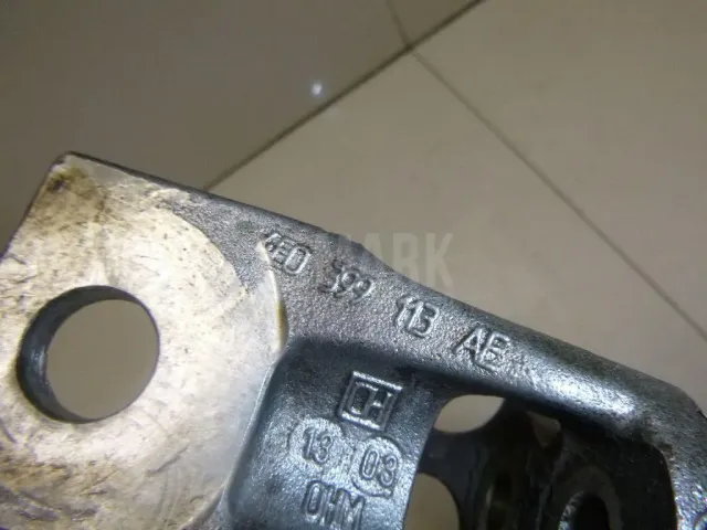 Кронштейн КПП левый