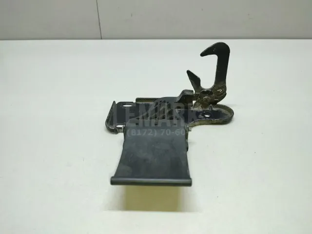 Крючок капота
