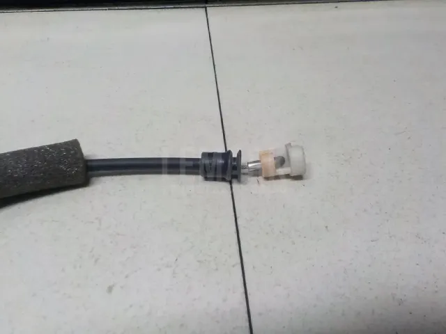 Трос лючка бензобака