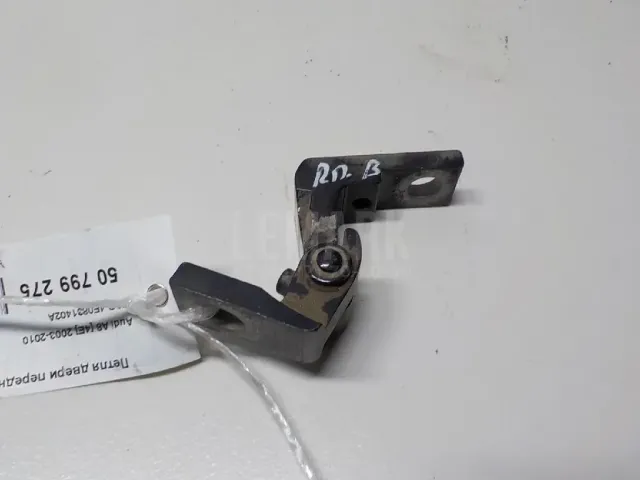Петля двери передней правой верхняя для  Citroen Saxo 1996-1999
