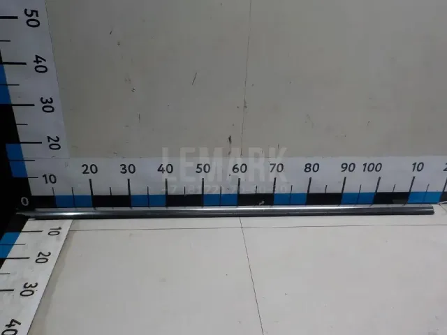 Накладка стекла переднего правого