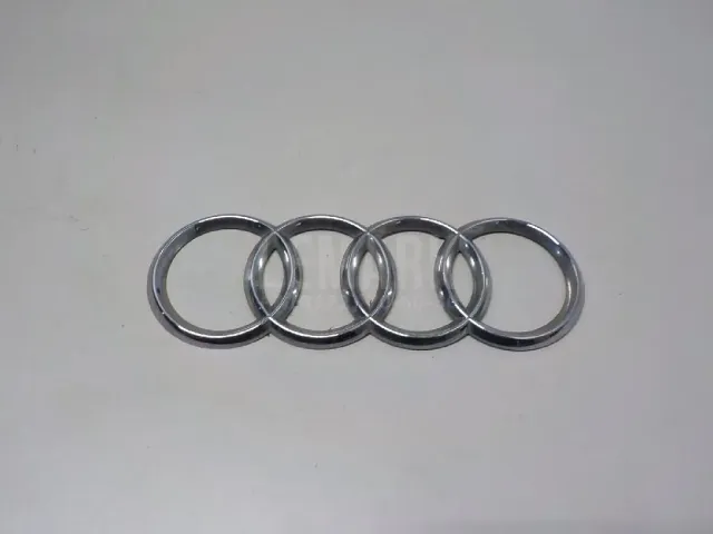 Эмблема на крышку багажника