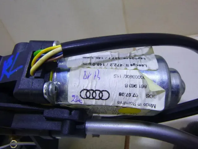 Держатель солнцезащитной шторки для  Exeed RX / Yaoguang (T22) 2023