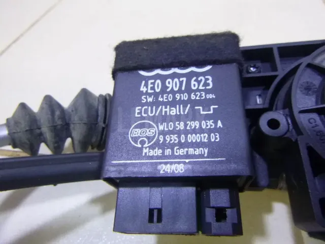 Держатель солнцезащитной шторки для  Exeed RX / Yaoguang (T22) 2023