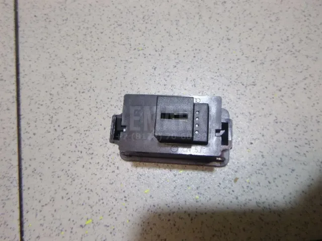 Кнопка открывания багажника для  BMW 5-serie F10/F11 2009-2016