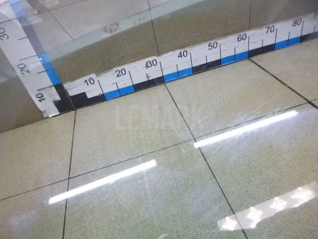 Стекло двери передней левой