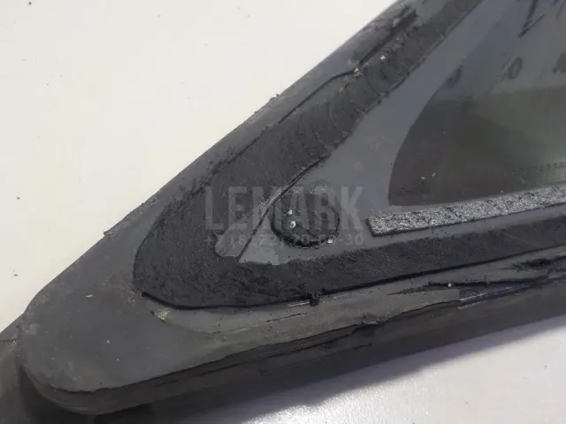 Стекло кузовное глухое левое для  Ford Mondeo II 1996-2000
