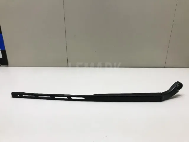 Поводок стеклоочистителя передний правый для  Audi A4 [B7] 2005-2007