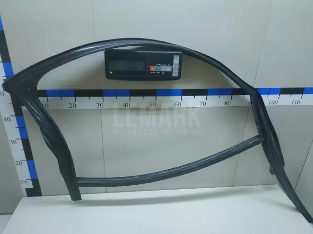 Уплотнитель стекла двери для  BMW X1 E84 2009-2015