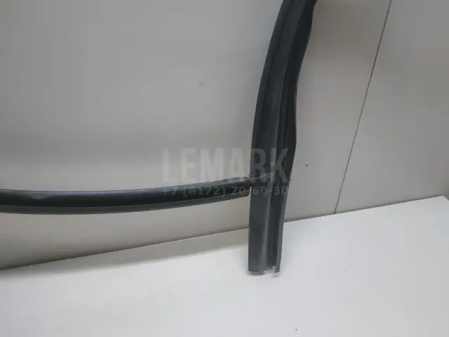 Уплотнитель стекла двери для  BMW X1 E84 2009-2015