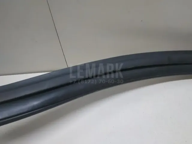 Уплотнитель стекла двери для  BMW X1 E84 2009-2015