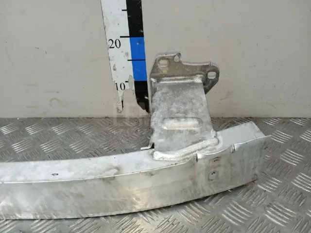 Усилитель переднего бампера