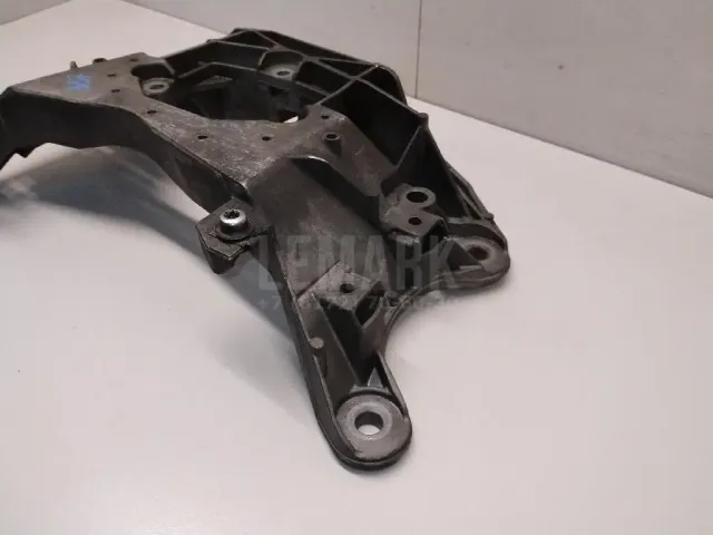 Кронштейн опоры КПП для  Audi 50 0-1978