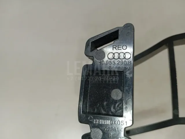 Кронштейн форсунки омывателя фары для  Audi A2 [8Z0] 2000-2005