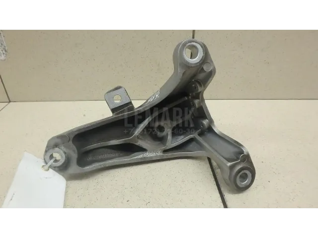 Кронштейн двигателя правый для  Alfa Romeo 147 2001-2010