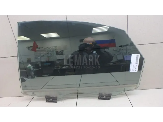 Стекло двери задней левой
