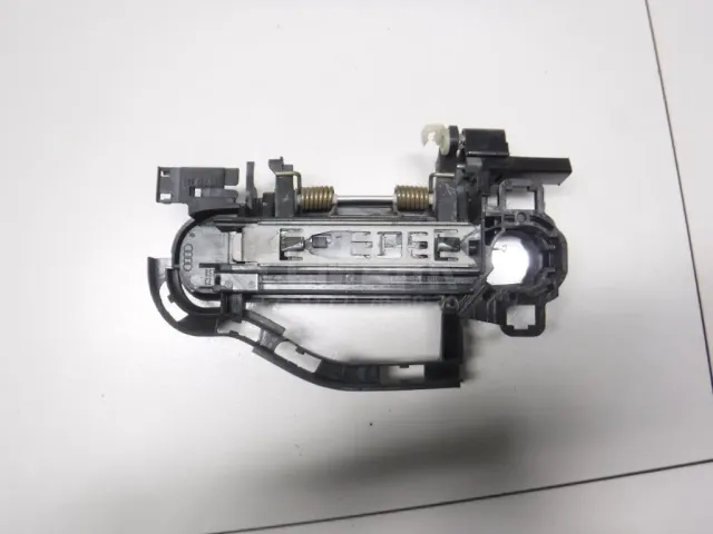 Ручка двери передней наружная правая для  GM GMC Envoy 2001-2009