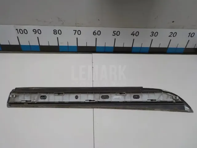 Молдинг задней левой двери