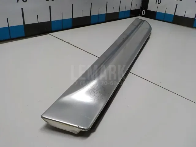 Молдинг задней левой двери