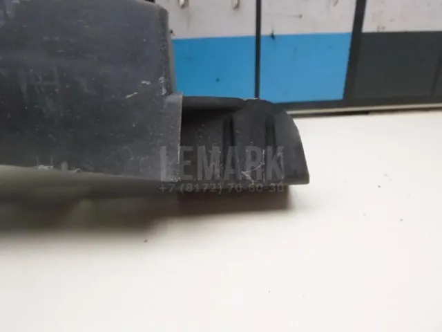 Направляющая заднего бампера