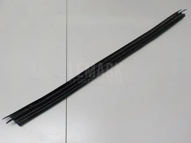 Уплотнитель стекла двери для  Ford Galaxy 1995-2006