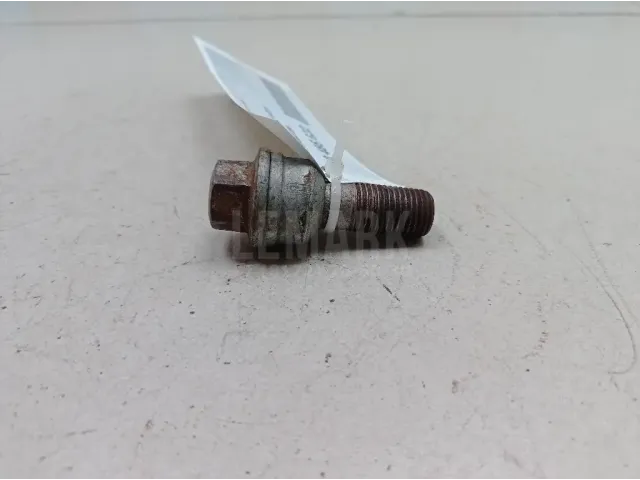 Болт колесный