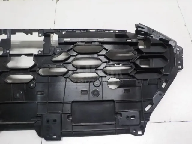 Кронштейн решетки радиатора для  Audi A3 [8V] 2013-2020