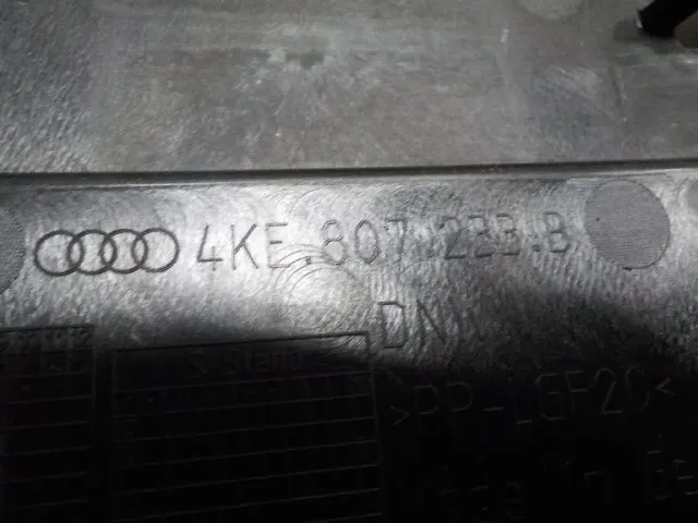 Кронштейн решетки радиатора для  Audi A3 [8V] 2013-2020