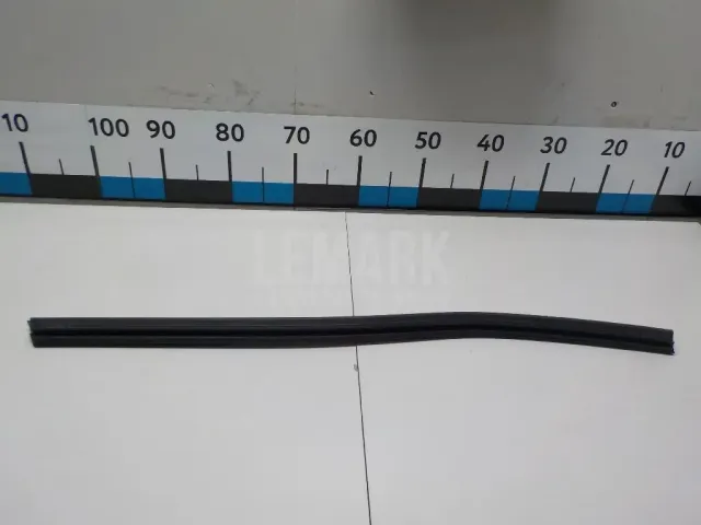 Накладка стекла переднего левого