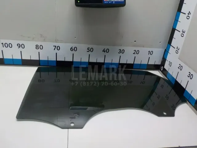 Стекло двери задней левой