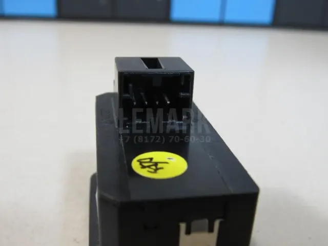 Кнопка закрывания багажника для  BMW 1-serie E82/E88 2007-2013