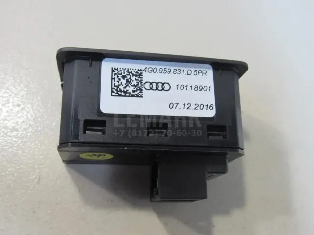 Кнопка закрывания багажника для  BMW 1-serie E82/E88 2007-2013