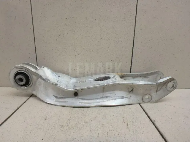 Рычаг задний поперечный