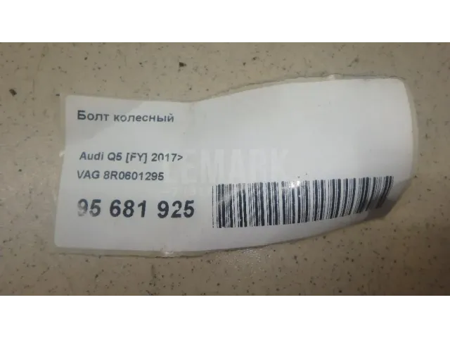 Болт колесный