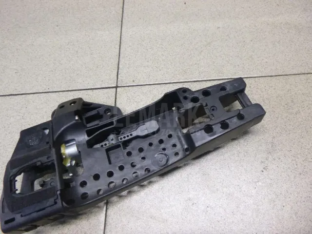 Кронштейн ручки для  Ford Kuga 2008-2012