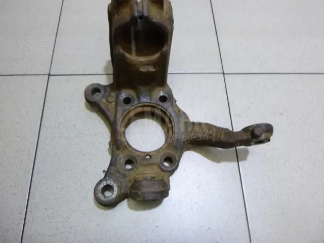 Кулак поворотный передний правый для  Ford Cougar 1998-2001
