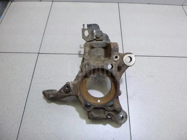 Кулак поворотный передний правый для  Ford Cougar 1998-2001