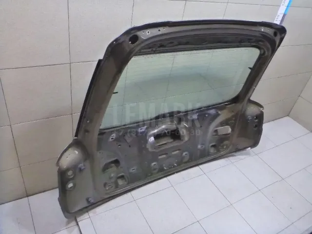 Дверь багажника со стеклом