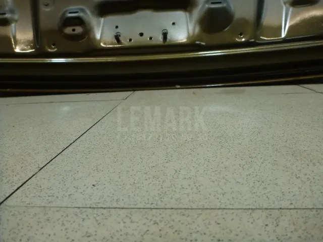 Дверь багажника со стеклом