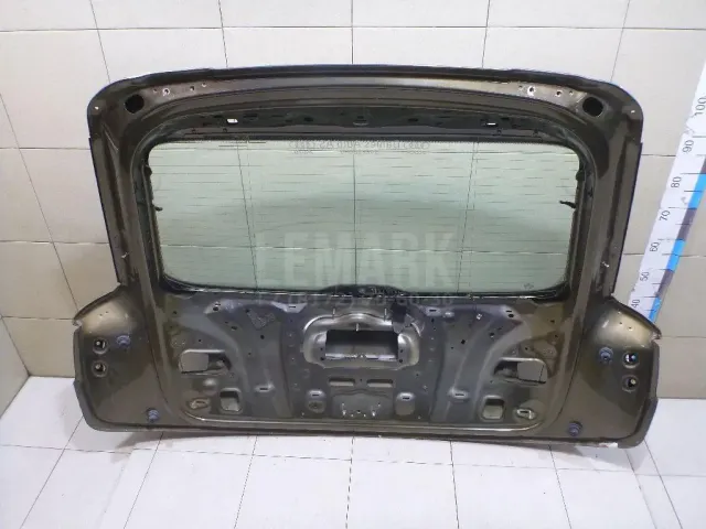 Дверь багажника со стеклом