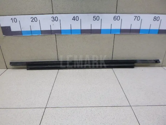 Накладка стекла заднего правого